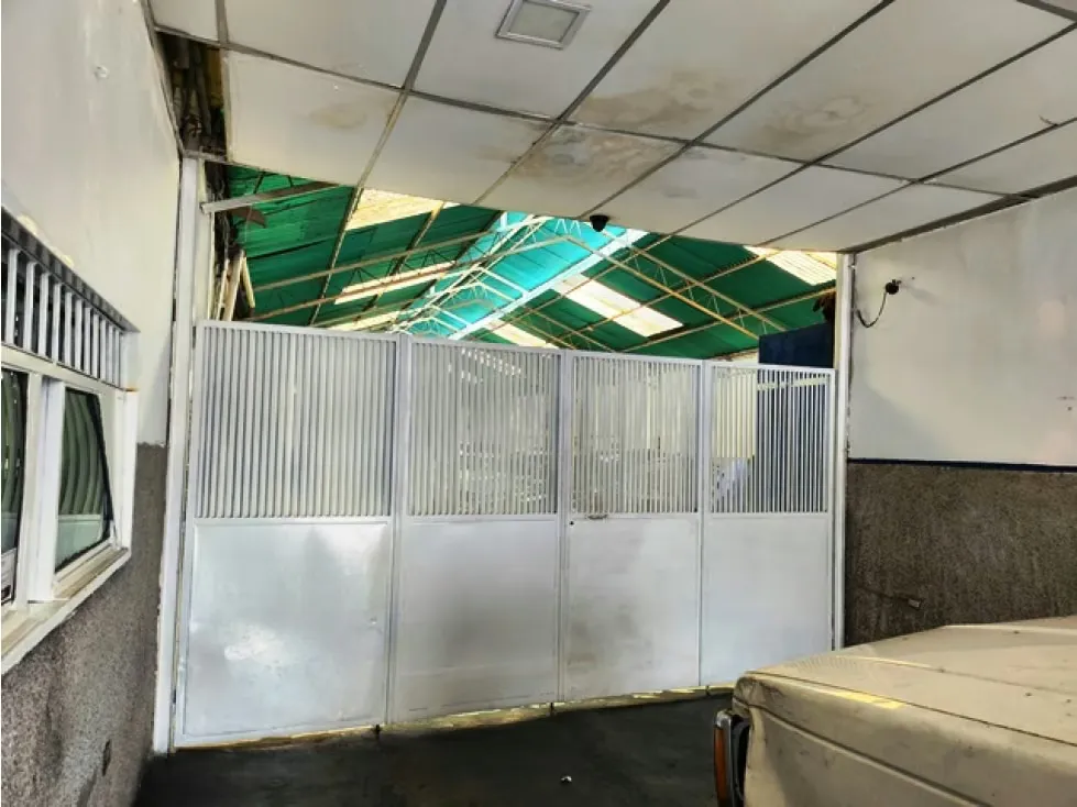 Vendo galpón/Fondo de Comercio 655m2 Los Ruices 5025 - 13