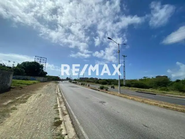 TERRENO EN AVENIDA LUISA CACERES DE ARISMENDI, DIAGONAL A SAMBIL