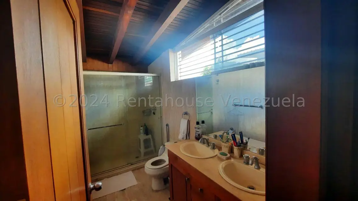 Casa (Multipes Niveles) en Venta en Cumbres de Curumo, Distrito Metropolitano - 9