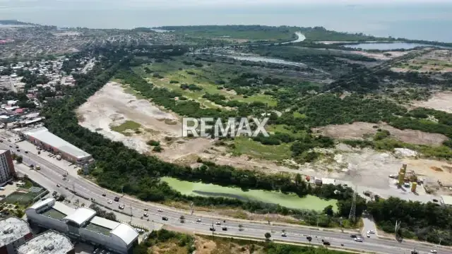 En Venta cinco hectáreas de terreno 50.000 mt2 en la avenida costanera Narceloma