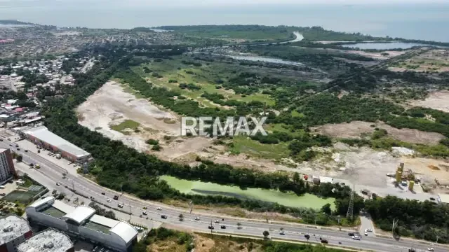 En Venta cinco hectáreas de terreno 50.000 mt2 en la avenida costanera Narceloma