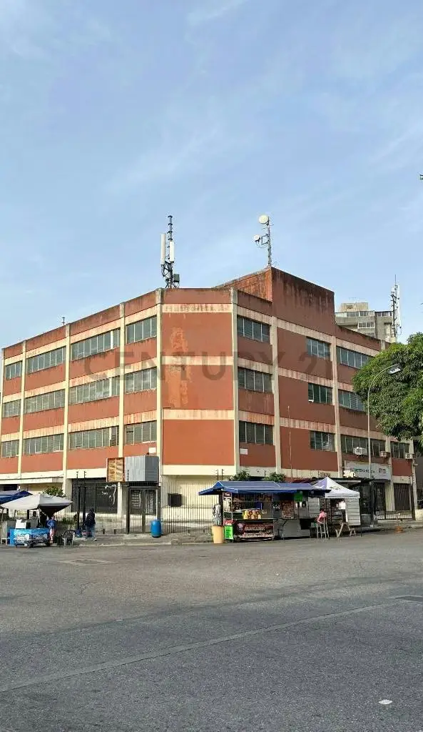 Se Alquila Planta Industrial en La Urbina (Niveles Modulares o Completa)