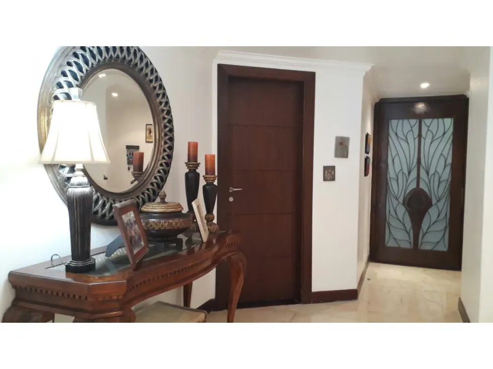 Se vende apartamento PB en La Lagunita 3H+S/4B+S/4P - 3