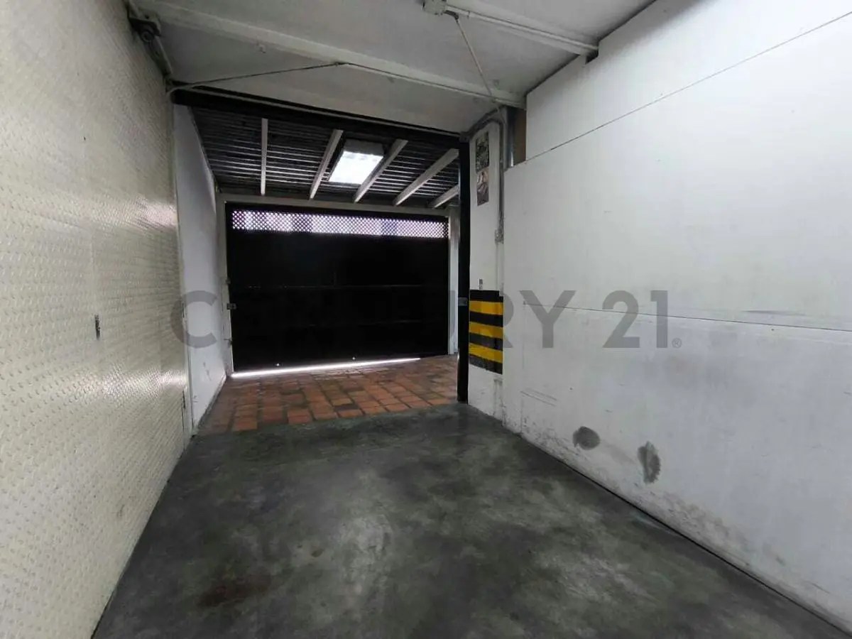 Casa comercial de 298 m² en Bello Monte con 8 puestos y lista para operar