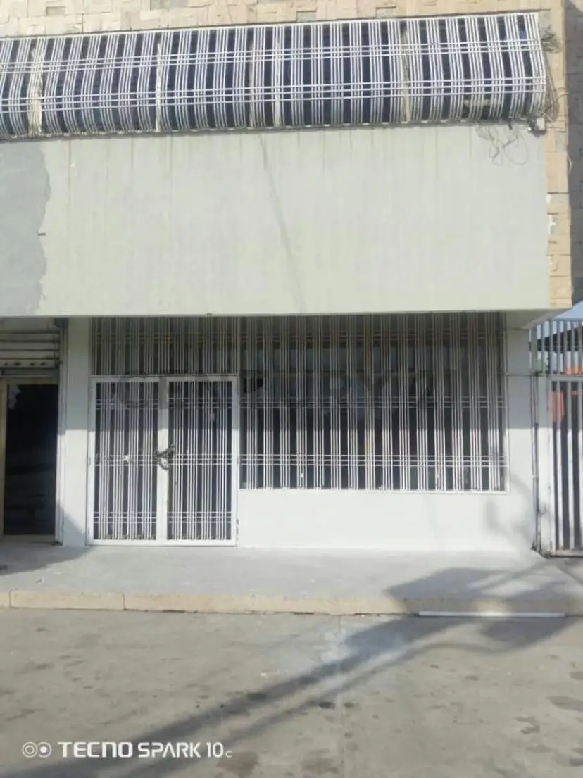 Local en alquiler en la Avenida intercomunal sector R-10