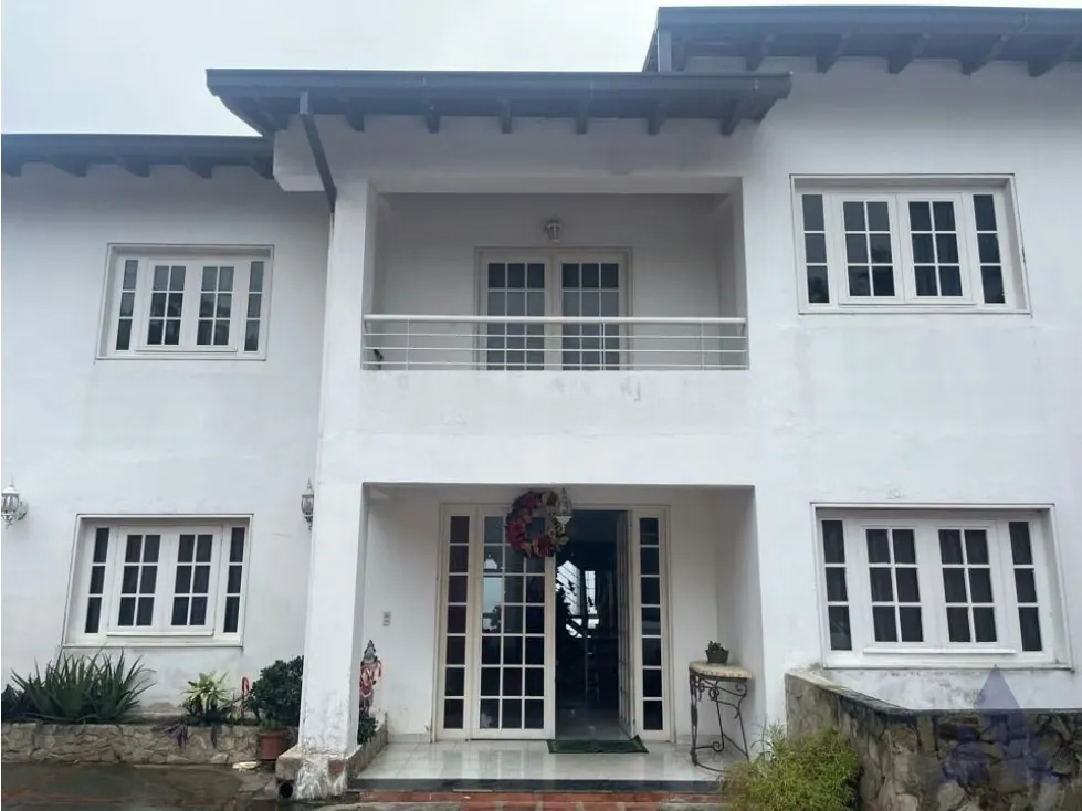 Vendo casa de 4 niveles 450m2 La Union 7004