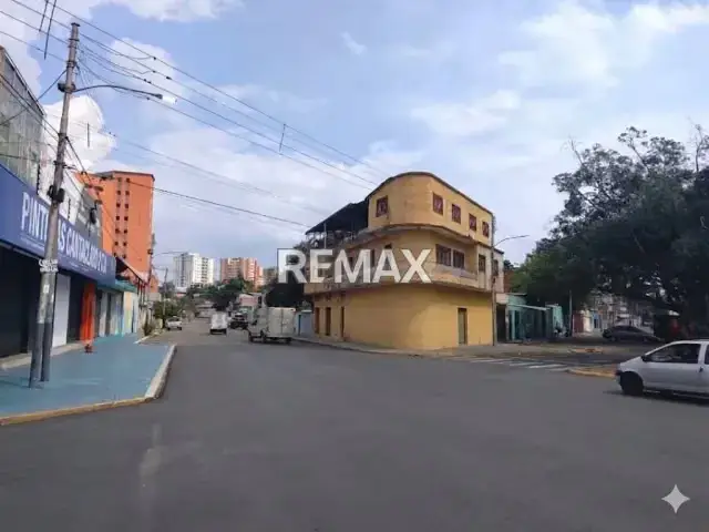 Venta de Edificio con local y apartamentos