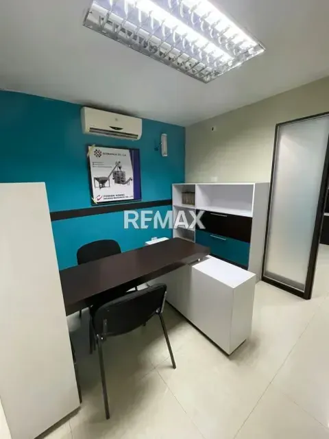 VENDO OFICINA COMERCIAL EN CC LA ESTANCIA EN CABUDARE - 2