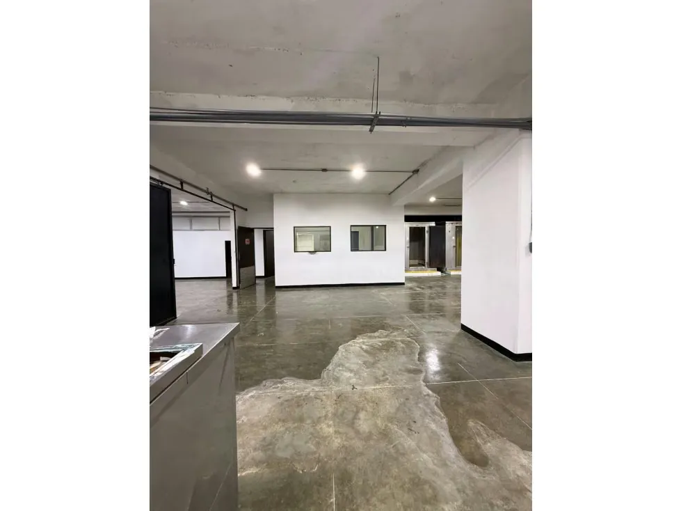 Vendo edificio industrial 2529m2 El Llanito 0562 - 11