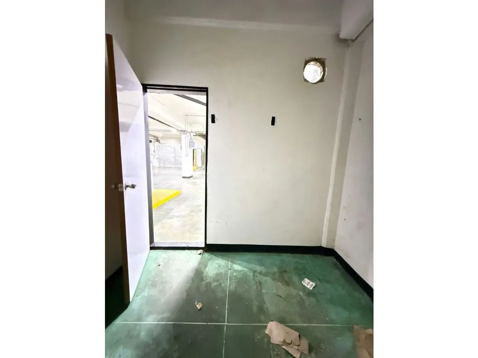 Vendo edificio industrial 2529m2 El Llanito 0562 - 21