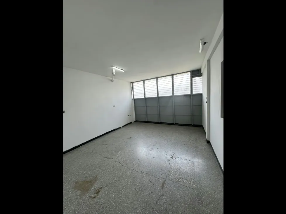 Local de 300m2 en alquiler en el Llanito