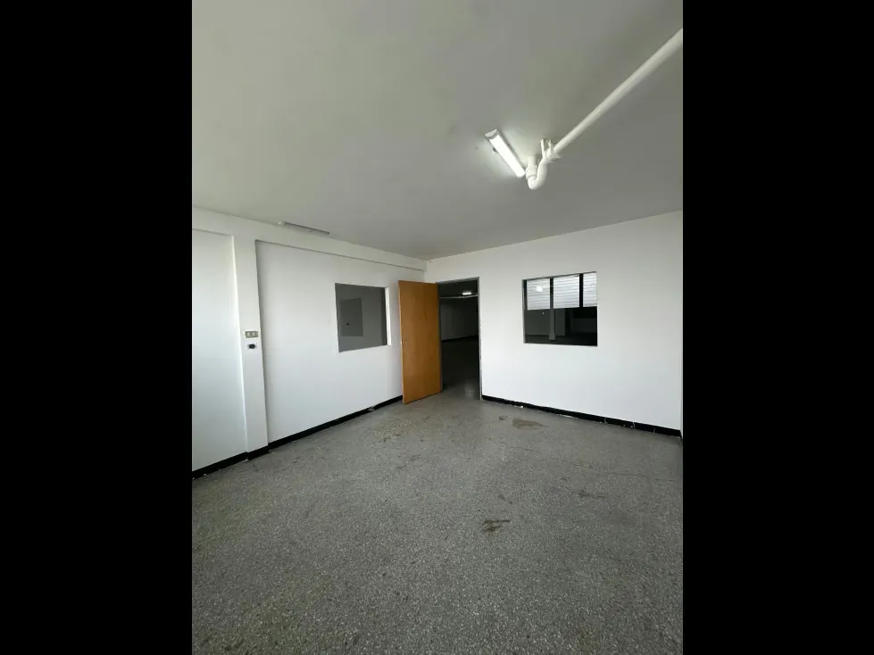 Local de 300m2 en alquiler en el Llanito - 7