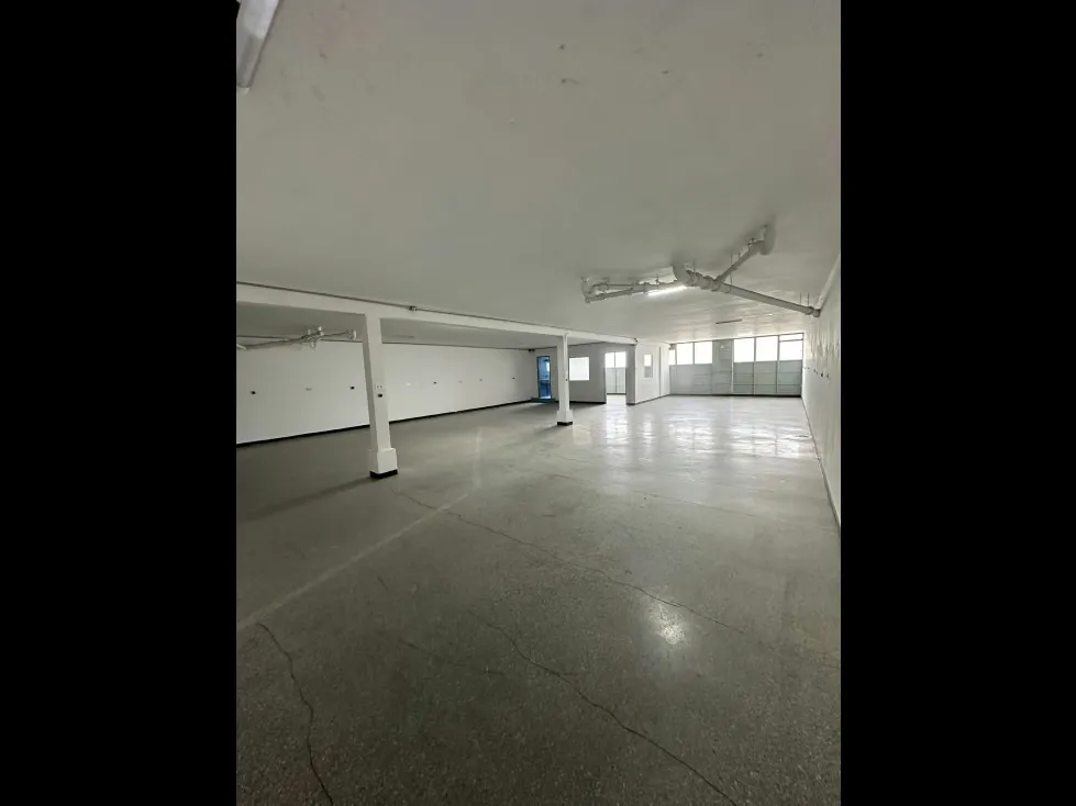 Local de 300m2 en alquiler en el Llanito - 8