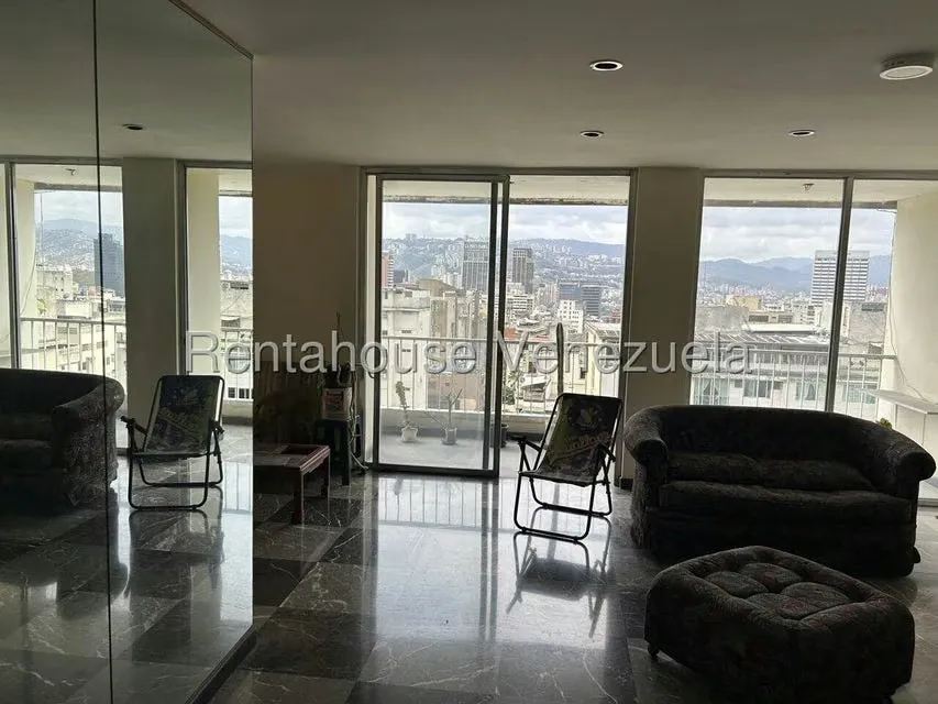 Apartamento (1 Nivel) en Venta en La Florida, Distrito Metropolitano - 2
