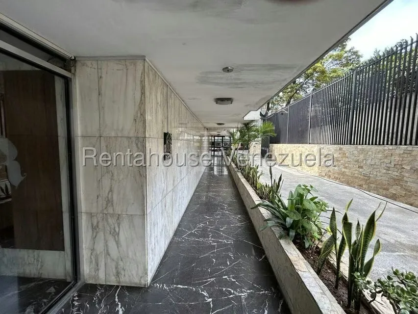 Apartamento (1 Nivel) en Venta en La Florida, Distrito Metropolitano - 32