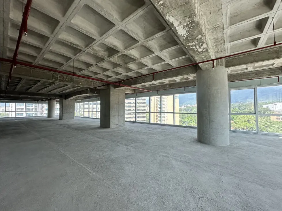 Venta Oficina en Obra Gris en Centro Empresarial La esmeralda Bella - 8