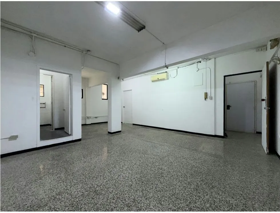 Alquilo local para trabajar a puerta cerrada 48m2 Bello Monte 3395 - 2