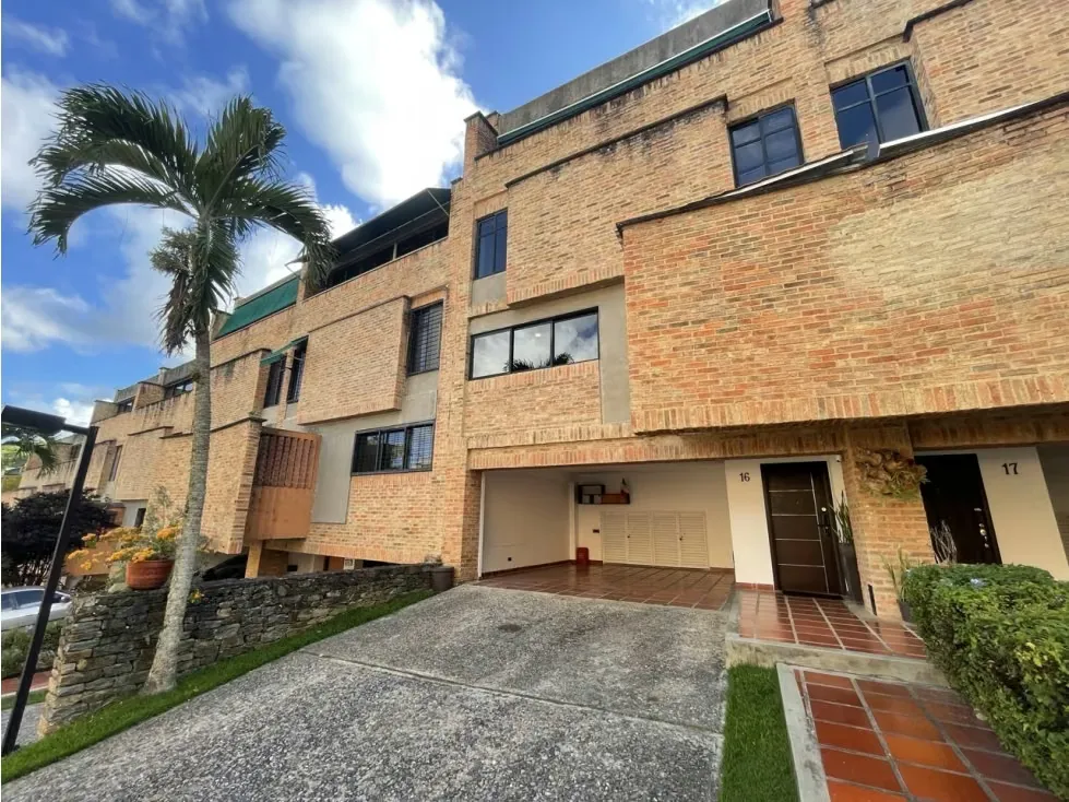 Vendo Townhouse en Oripoto Amoblado y Equipado