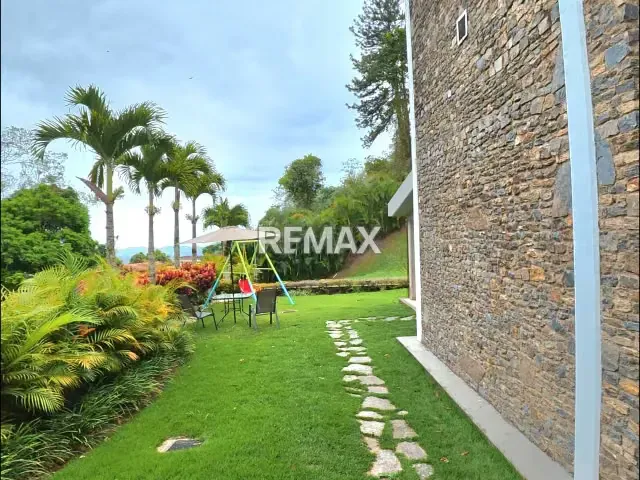 CASA EN VENTA URB. ALTO HATILLO - 12