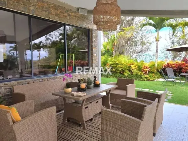 CASA EN VENTA URB. ALTO HATILLO - 13