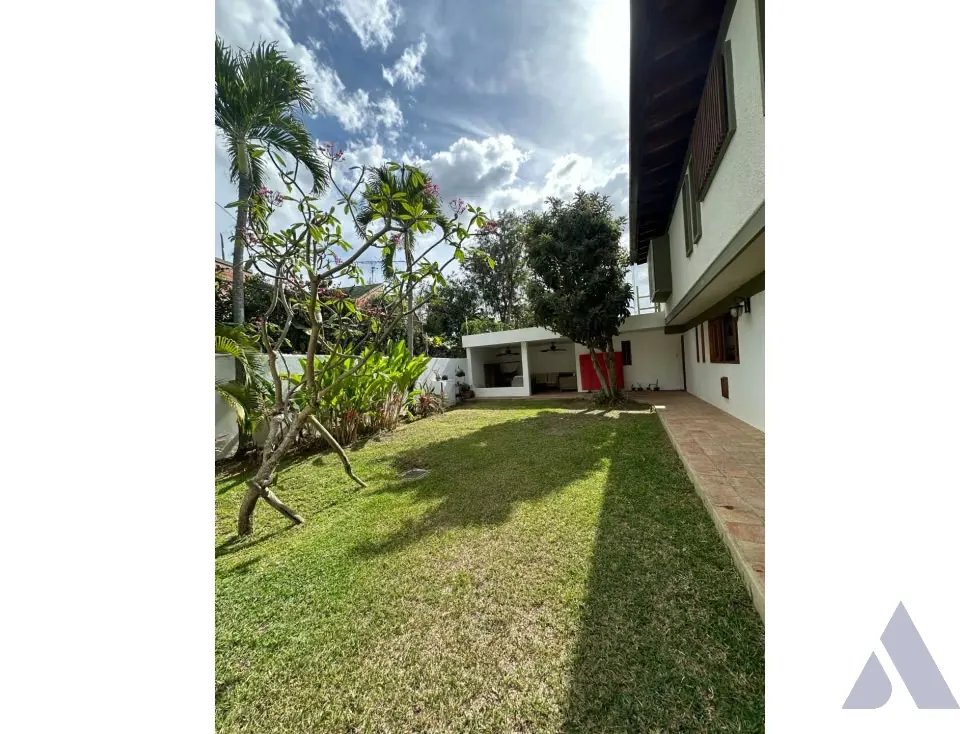 Vendo casa c/ jardín en calle cerrada 447m2 Caurimare 4834 - 13