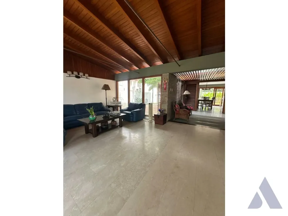 Vendo casa c/ jardín en calle cerrada 447m2 Caurimare 4834 - 3