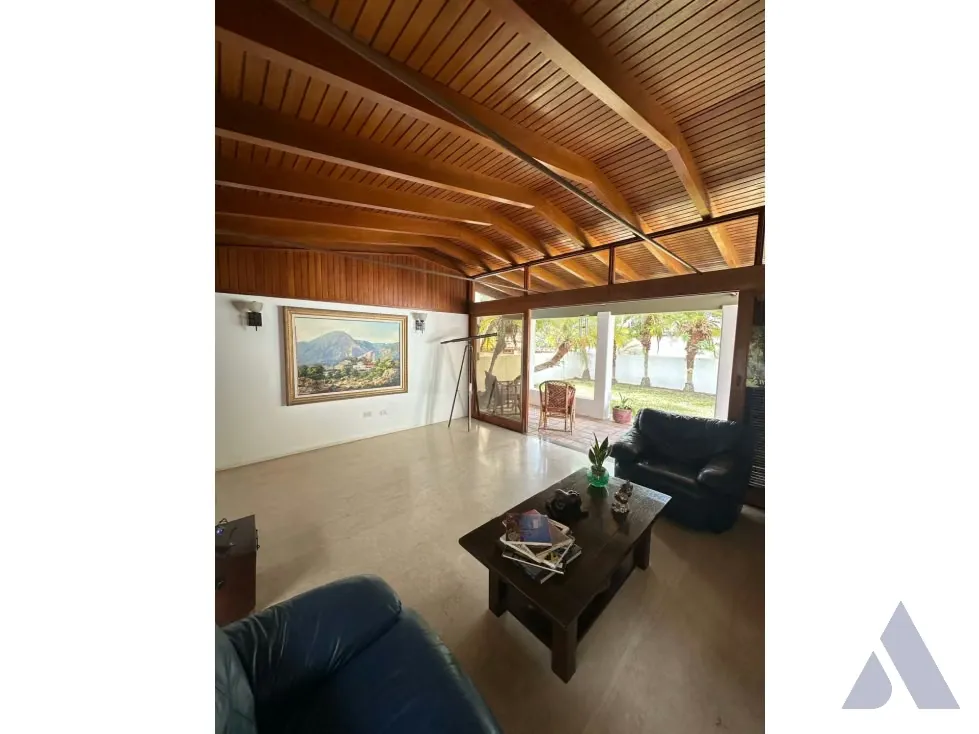 Vendo casa c/ jardín en calle cerrada 447m2 Caurimare 4834 - 4