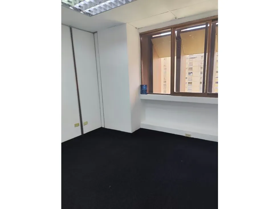 OFC 80MT2 ALQUILER CALLE CAPITOLIO AV. FCO DE MIRANDA - 14