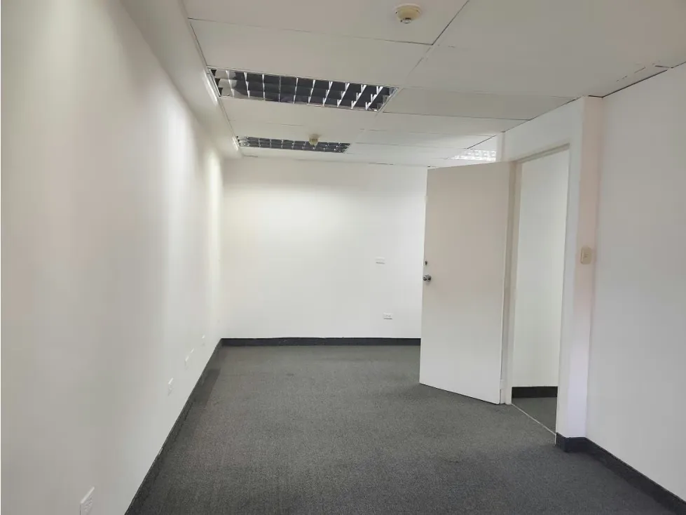 OFC 80MT2 ALQUILER CALLE CAPITOLIO AV. FCO DE MIRANDA - 10
