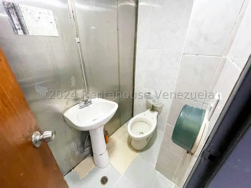 Local Comercial en Alquiler en Los Palos Grandes, Distrito Metropolitano - 27