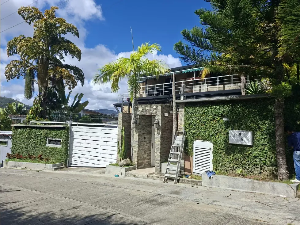 Vendo casa multinivel 648m2 Los Naranjos 0608