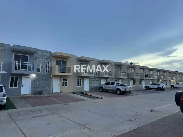 Townhouse En Venta, Puerta Maraven, Conjunto Cerrado Municipio Carirubana, estado Falcon
