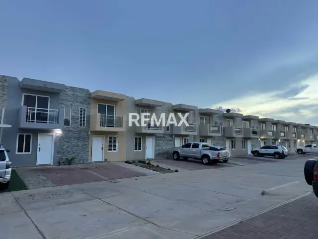 Townhouse En Venta, Puerta Maraven, Conjunto Cerrado Municipio Carirubana, estado Falcon