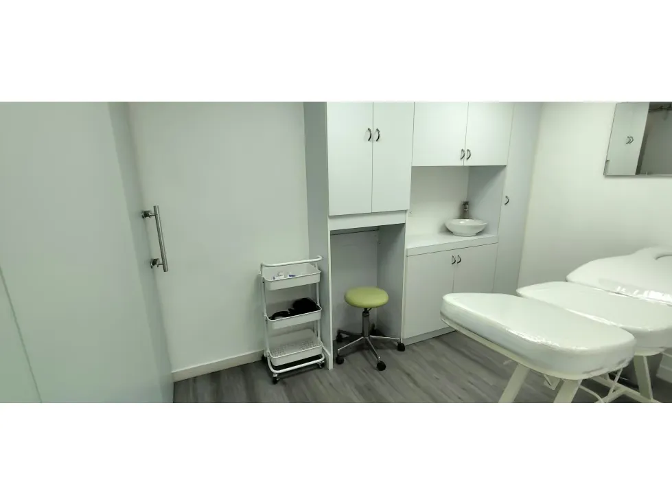 EN ALQUILER Consultorio Médico y Odontológico Equipado en el C.C.C.T. - 4