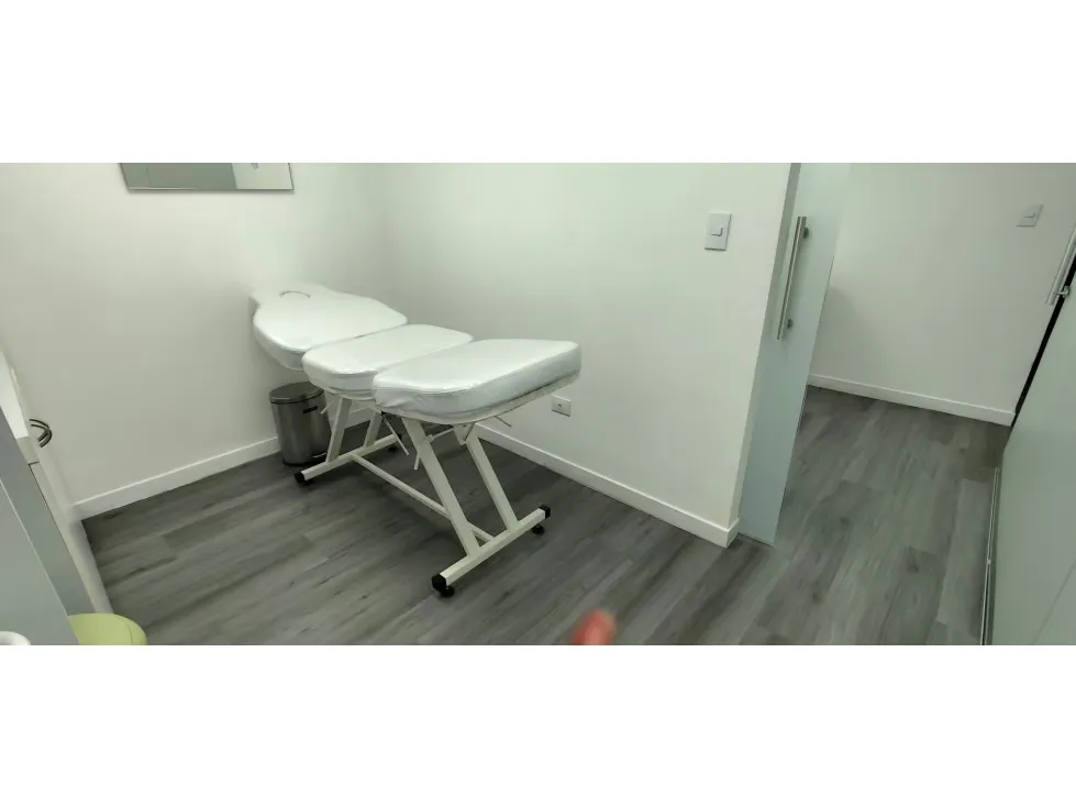 EN ALQUILER Consultorio Médico y Odontológico Equipado en el C.C.C.T. - 5
