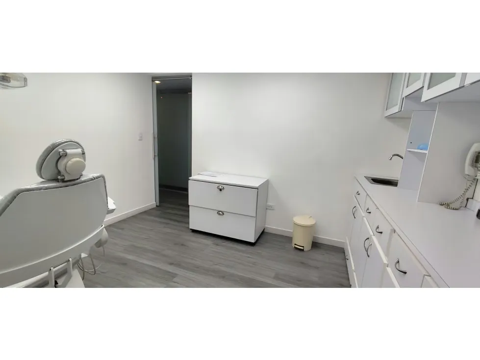 EN ALQUILER Consultorio Médico y Odontológico Equipado en el C.C.C.T. - 9