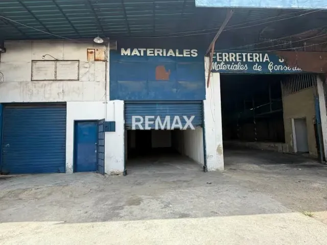Alquila Excelente Galpon en zona estrategica de Maracay, ubicado sobre la calle Boyaca, a solo 100 metros de la Av Ayacucho. Versatil - 2