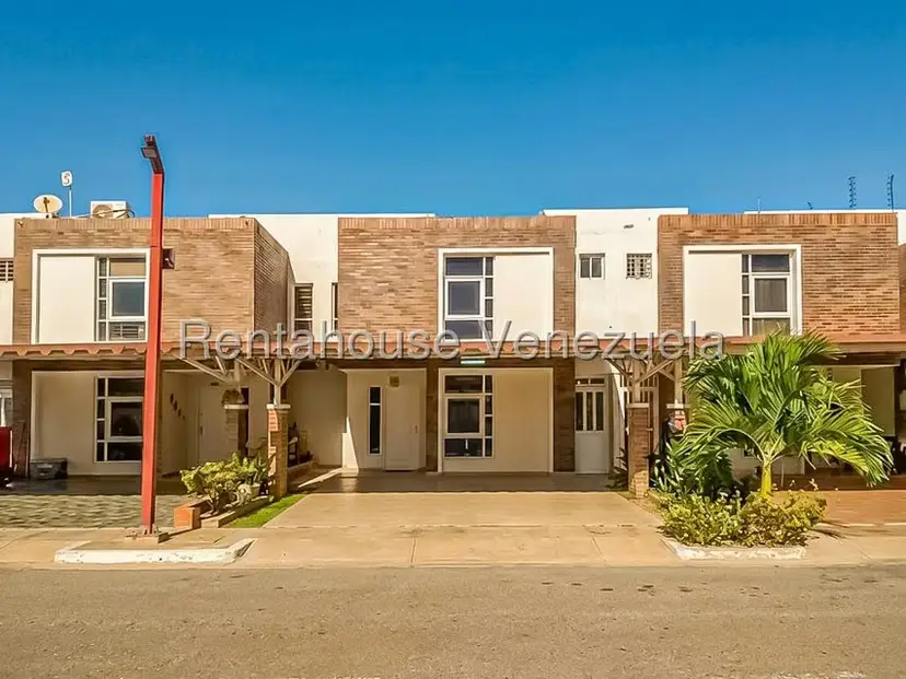 Townhouse (Duplex) en Alquiler en El Cardon, Falcon