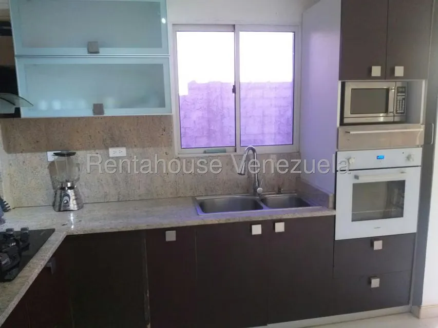 Townhouse (Duplex) en Alquiler en El Cardon, Falcon - 12