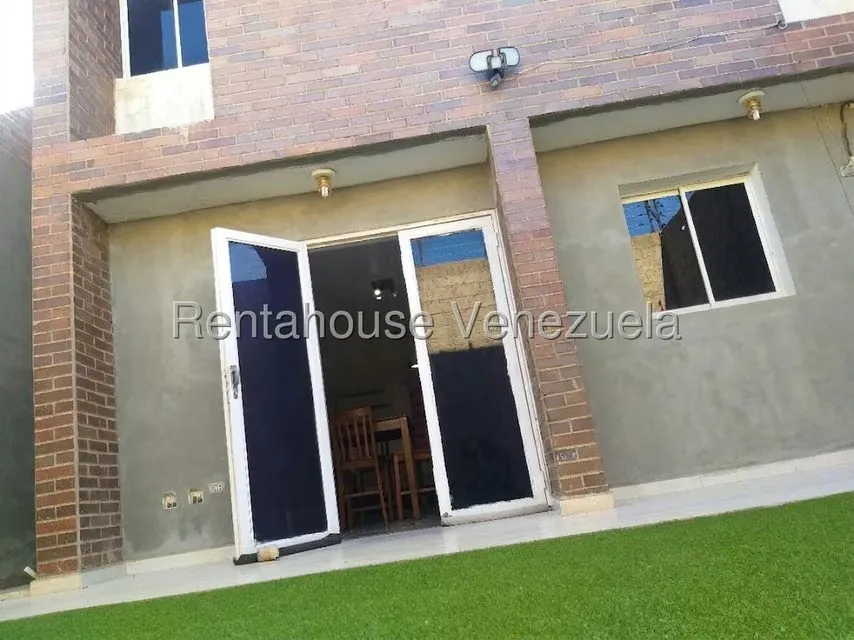 Townhouse (Duplex) en Alquiler en El Cardon, Falcon - 16