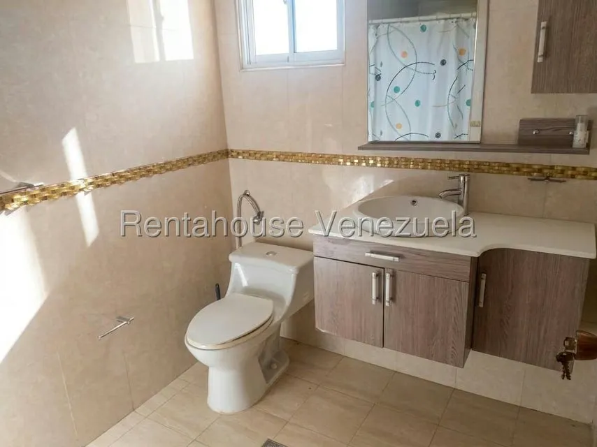 Townhouse (Duplex) en Alquiler en El Cardon, Falcon - 23