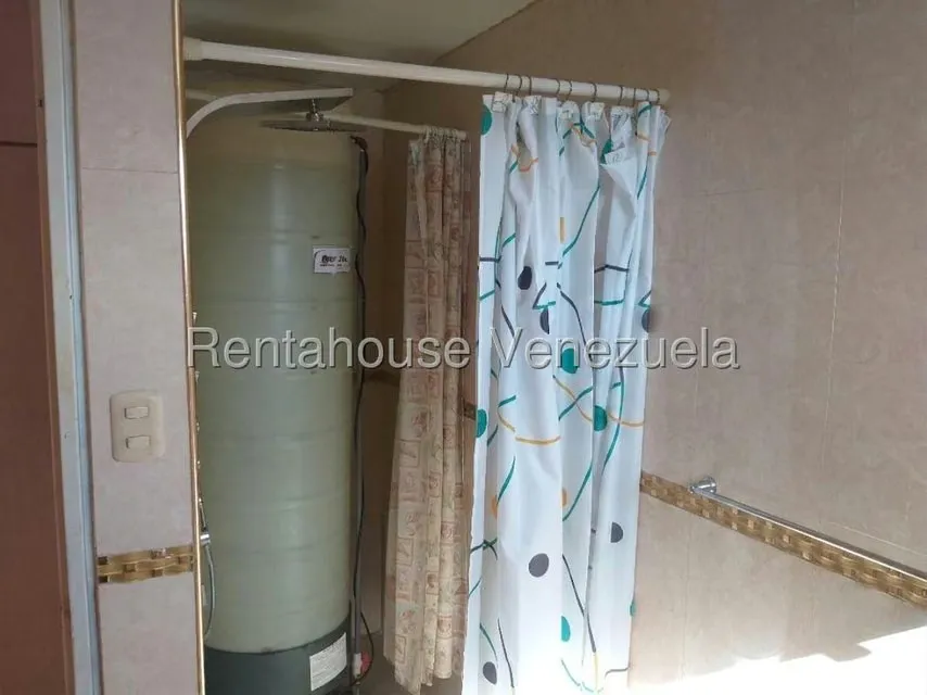 Townhouse (Duplex) en Alquiler en El Cardon, Falcon - 24