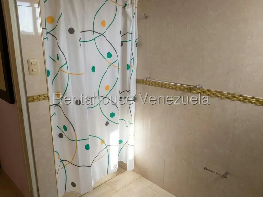 Townhouse (Duplex) en Alquiler en El Cardon, Falcon - 25