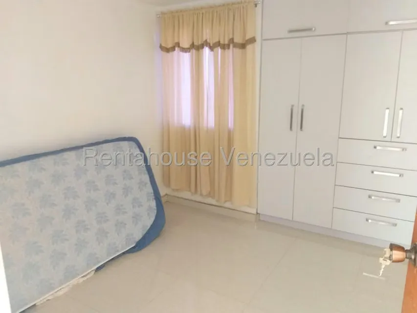 Townhouse (Duplex) en Alquiler en El Cardon, Falcon - 26