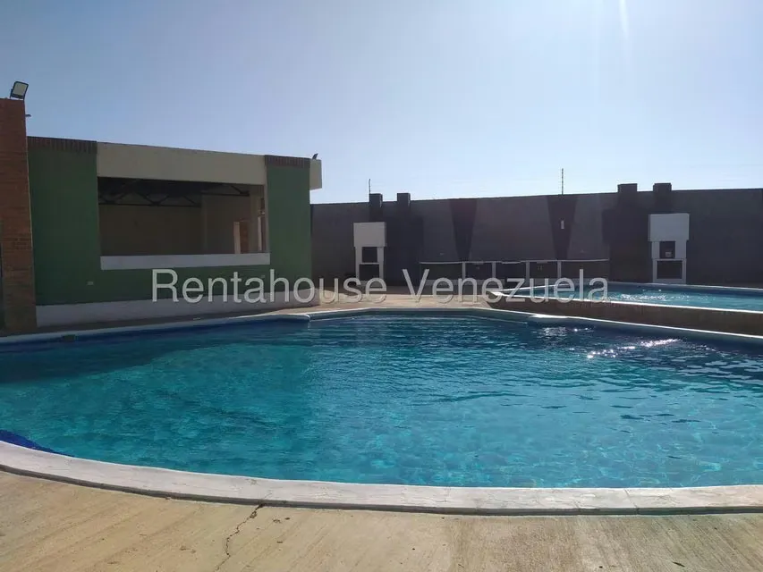 Townhouse (Duplex) en Alquiler en El Cardon, Falcon - 38