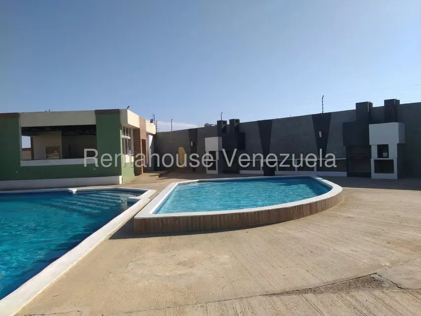 Townhouse (Duplex) en Alquiler en El Cardon, Falcon - 41