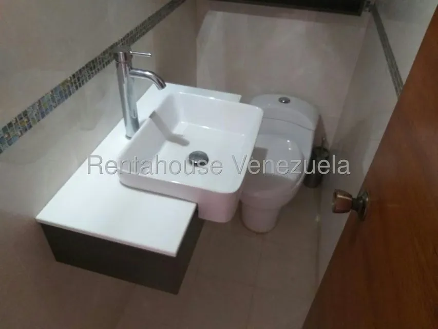 Townhouse (Duplex) en Alquiler en El Cardon, Falcon - 8