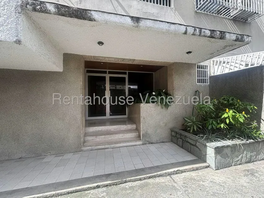 Apartamento (1 Nivel) en Venta en La Florida, Distrito Metropolitano - 2