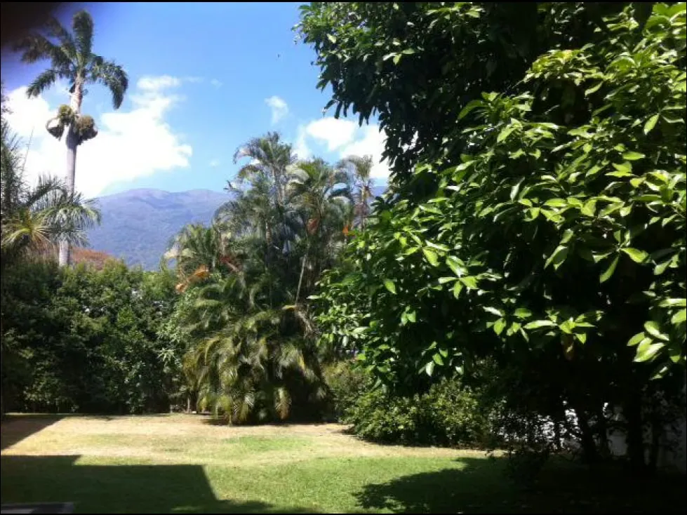 Se vende casa Country Club 2.170 m² 7H+2S+CH/9B+S/5PE