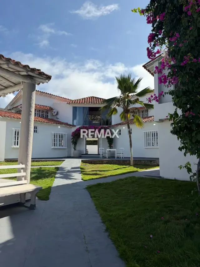 En Venta Hotel Boutique Doña Romelia Playa El Agua Isla de Margarita - 2